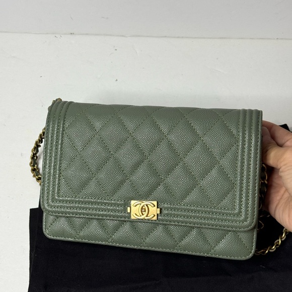 CHANEL Caviar Quilted Boy Wallet On Chain Light Green - Picture 2 of 16